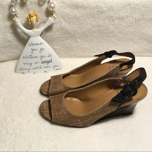 Stuart Weitzman Beige Linen Tortoise Wedge Size 5